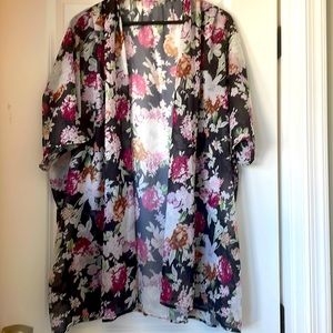 Beautiful cover up/jacket size M